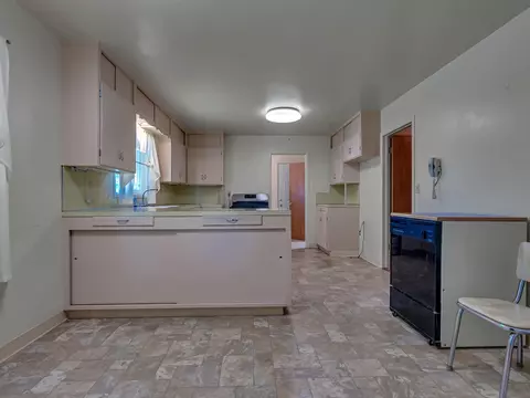 Kitchen - 2879 State Highway 299e #A & B, Adin, CA 96006 photo 6 of 11