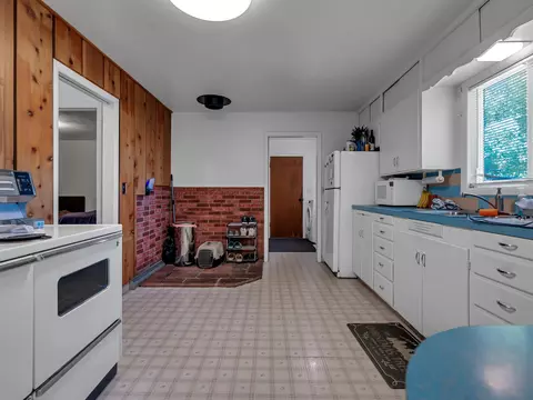 Kitchen - 2879 State Highway 299e #A & B, Adin, CA 96006 photo 3 of 11