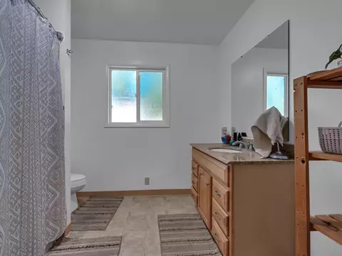 Bath - 2879 State Highway 299e #A & B, Adin, CA 96006 photo 3 of 8
