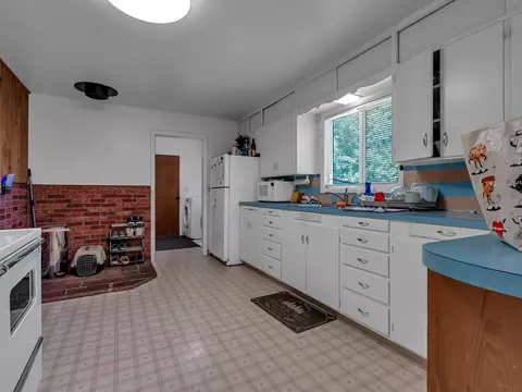 Kitchen - 2879 State Highway 299e #A & B, Adin, CA 96006 photo 2 of 11
