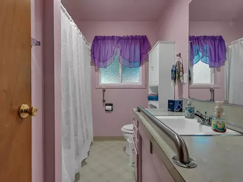 Bath - 2879 State Highway 299e #A & B, Adin, CA 96006 photo 5 of 8