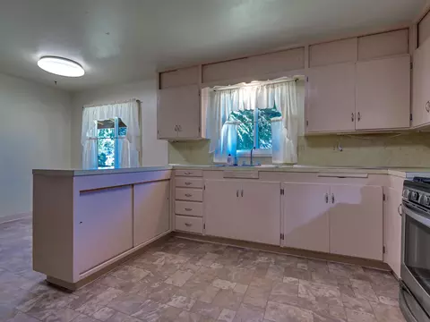 Kitchen - 2879 State Highway 299e #A & B, Adin, CA 96006 photo 10 of 11