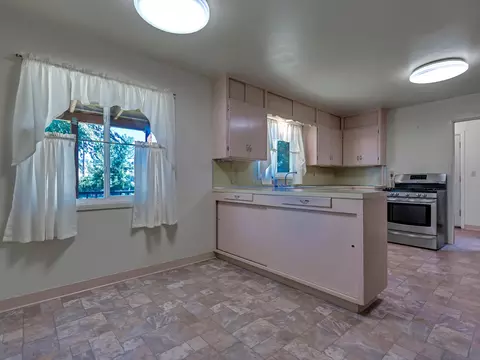 Kitchen - 2879 State Highway 299e #A & B, Adin, CA 96006 photo 8 of 11