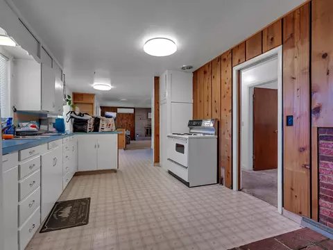 Kitchen - 2879 State Highway 299e #A & B, Adin, CA 96006 photo 4 of 11