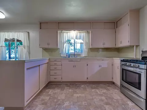Kitchen - 2879 State Highway 299e #A & B, Adin, CA 96006 photo 9 of 11
