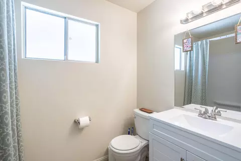 Bath - 9380 Placer Rd, Redding, CA 96001 photo 1 of 2