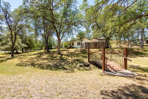 Exterior - 9380 Placer Rd, Redding, CA 96001 photo 4 of 6