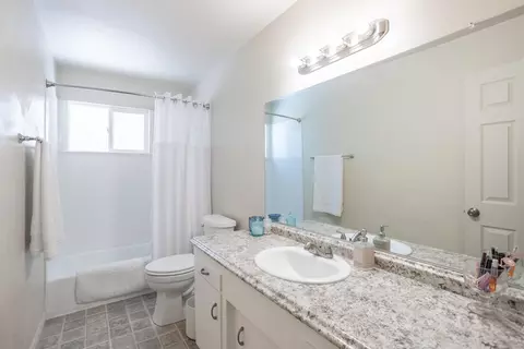 Bath - 9380 Placer Rd, Redding, CA 96001 photo 2 of 2