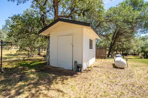 Exterior - 9380 Placer Rd, Redding, CA 96001 photo 5 of 6