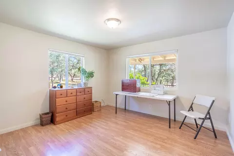 Bedroom - 9380 Placer Rd, Redding, CA 96001 photo 3 of 3