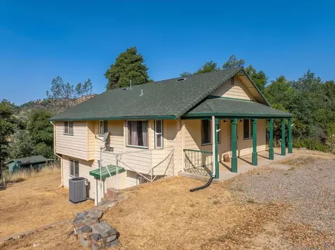 Exterior - 8550 Muletown Rd, Redding, CA 96001 photo 7 of 10