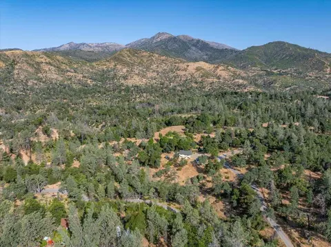 View/Area - 8550 Muletown Rd, Redding, CA 96001 photo 6 of 8