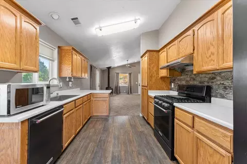 Entry Way - 8550 Muletown Rd, Redding, CA 96001 photo 1 of 1