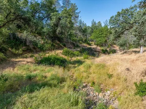 Exterior - 8550 Muletown Rd, Redding, CA 96001 photo 9 of 10