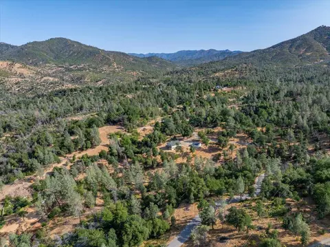 View/Area - 8550 Muletown Rd, Redding, CA 96001 photo 5 of 8