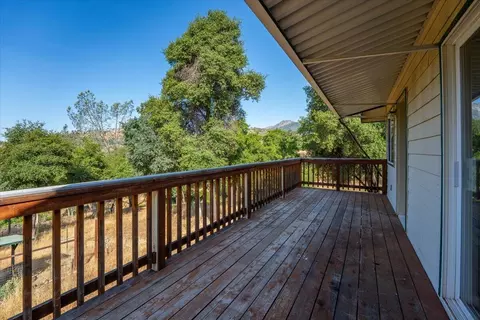 Exterior - 8550 Muletown Rd, Redding, CA 96001 photo 4 of 10