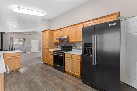 Kitchen - 8550 Muletown Rd, Redding, CA 96001 photo 1 of 1