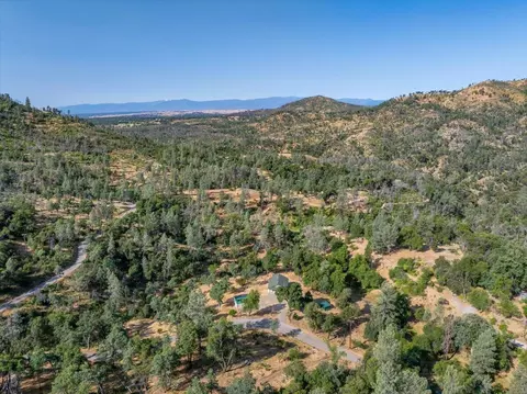 View/Area - 8550 Muletown Rd, Redding, CA 96001 photo 3 of 8