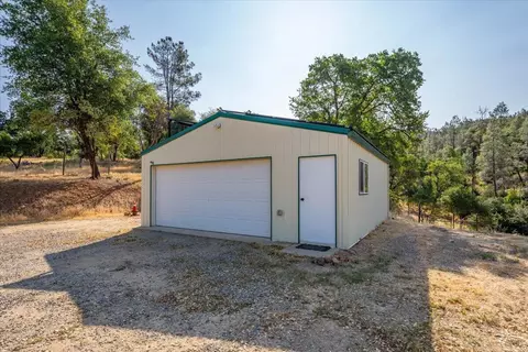 Exterior - 8550 Muletown Rd, Redding, CA 96001 photo 10 of 10