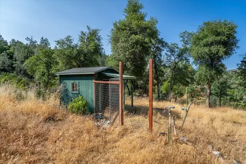 Exterior - 8550 Muletown Rd, Redding, CA 96001 photo 8 of 10