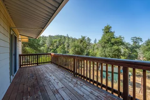 Exterior - 8550 Muletown Rd, Redding, CA 96001 photo 3 of 10