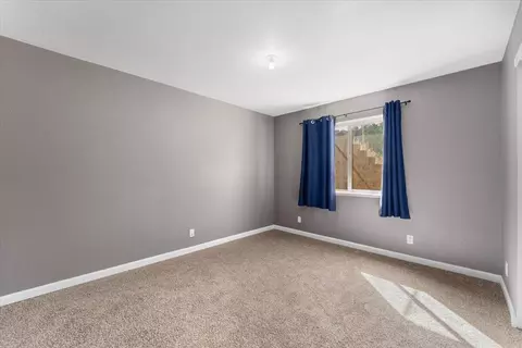 Bedroom - 8550 Muletown Rd, Redding, CA 96001 photo 6 of 7
