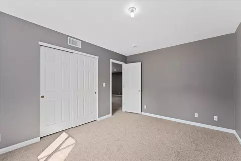 Bedroom - 8550 Muletown Rd, Redding, CA 96001 photo 4 of 7