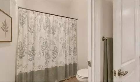 Bath - 4178 Sunflower Dr, Redding, CA 96001 photo 1 of 3