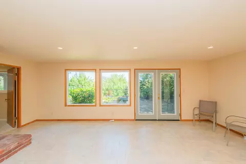 Living - 3600 Scenic Dr, Redding, CA 96001 photo 14 of 19