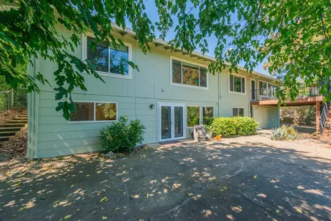 Exterior - 3600 Scenic Dr, Redding, CA 96001 photo 10 of 32