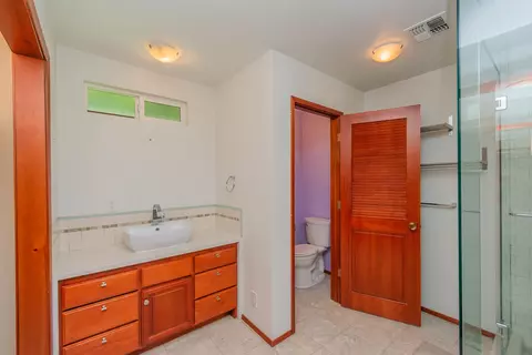 Bath - 3600 Scenic Dr, Redding, CA 96001 photo 3 of 5