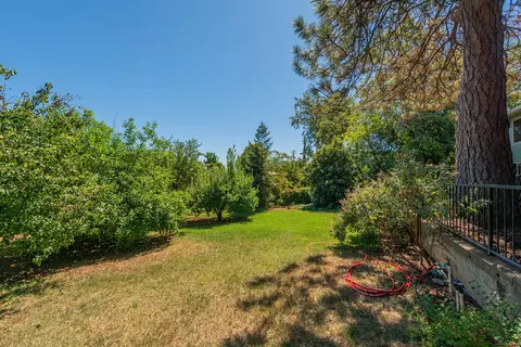Exterior - 3600 Scenic Dr, Redding, CA 96001 photo 14 of 32