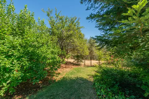 Exterior - 3600 Scenic Dr, Redding, CA 96001 photo 16 of 32