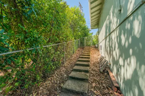 Exterior - 3600 Scenic Dr, Redding, CA 96001 photo 32 of 32
