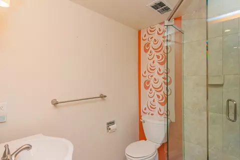 Bath - 3600 Scenic Dr, Redding, CA 96001 photo 4 of 5