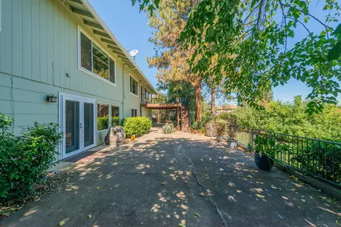 Exterior - 3600 Scenic Dr, Redding, CA 96001 photo 9 of 32