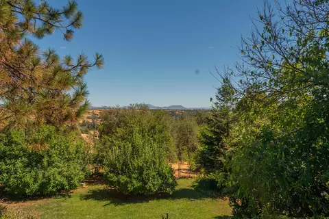 Exterior - 3600 Scenic Dr, Redding, CA 96001 photo 24 of 32