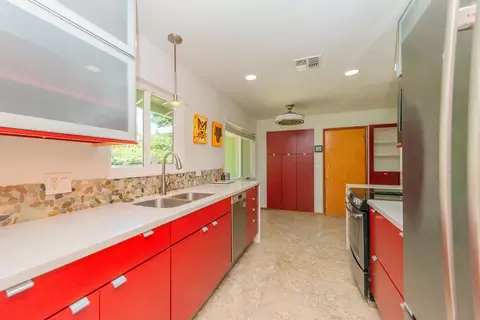 Kitchen - 3600 Scenic Dr, Redding, CA 96001 photo 6 of 7