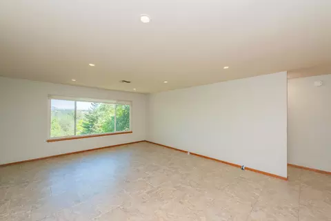 Living - 3600 Scenic Dr, Redding, CA 96001 photo 2 of 19