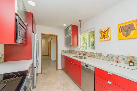 Kitchen - 3600 Scenic Dr, Redding, CA 96001 photo 3 of 7
