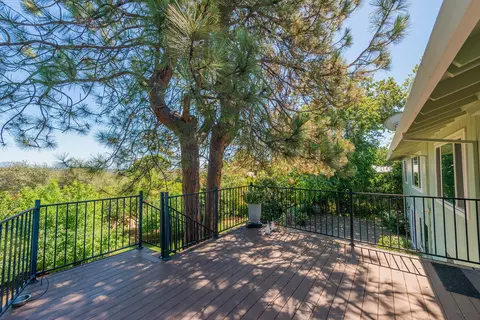 Exterior - 3600 Scenic Dr, Redding, CA 96001 photo 21 of 32