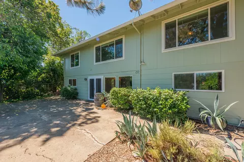 Exterior - 3600 Scenic Dr, Redding, CA 96001 photo 11 of 32