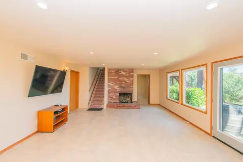 Living - 3600 Scenic Dr, Redding, CA 96001 photo 16 of 19