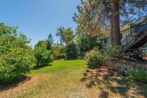 Exterior - 3600 Scenic Dr, Redding, CA 96001 photo 19 of 32