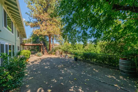 Exterior - 3600 Scenic Dr, Redding, CA 96001 photo 8 of 32