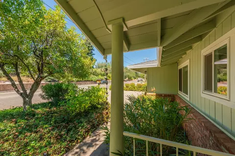 Exterior - 3600 Scenic Dr, Redding, CA 96001 photo 5 of 32