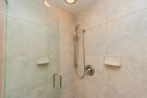 Bath - 3600 Scenic Dr, Redding, CA 96001 photo 5 of 5