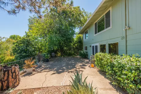 Exterior - 3600 Scenic Dr, Redding, CA 96001 photo 12 of 32