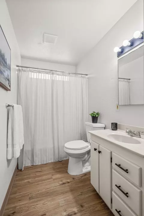 Bath - 3524 Orion Way, Redding, CA 96002 photo 3 of 3