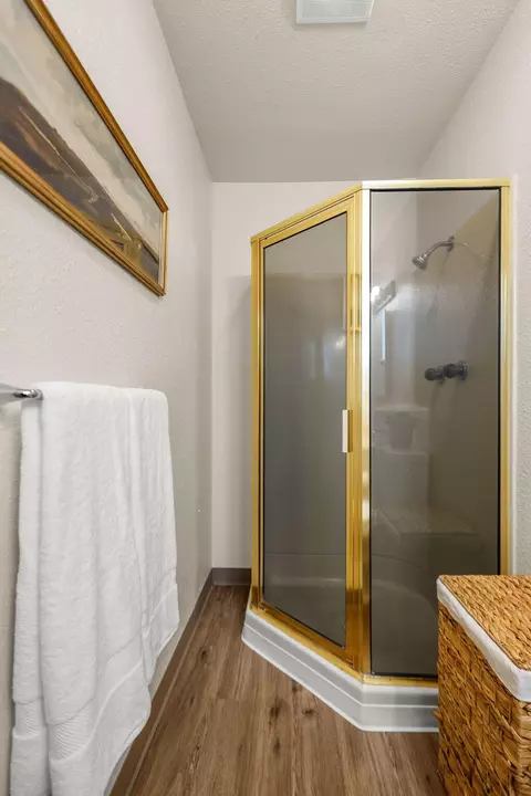 Bath - 3524 Orion Way, Redding, CA 96002 photo 2 of 3